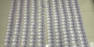 PN apresa dos hombres por falsificación monetaria; les ocupan 807 billetes presumiblemente falsos