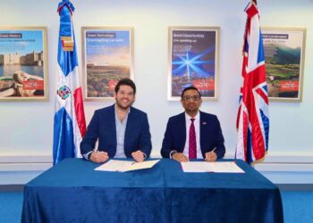 Embajada británica en RD anuncia apoya programas educación del sargazo a Fundación Terra & Marre