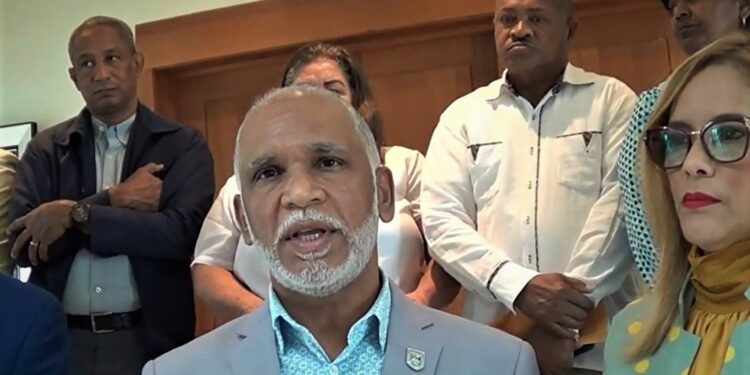 Regidores de SDE reciben RD$11 millones 650 mil en bonos de compra