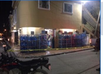 Comerciante hiere de bala a uno de tres asaltantes