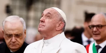 El papa Francisco reveló que firmó una carta de renuncia por si le falla la salud