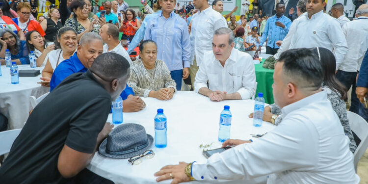 Abinader llama al pueblo a seguir trabajando para continuar el progreso en 2023
