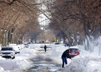 Las carreteras de Buffalo reabren mientras continúa la búsqueda de víctimas de la tormenta