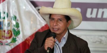 Detienen a Pedro Castillo tras ser destituido como presidente de Perú por el Congreso