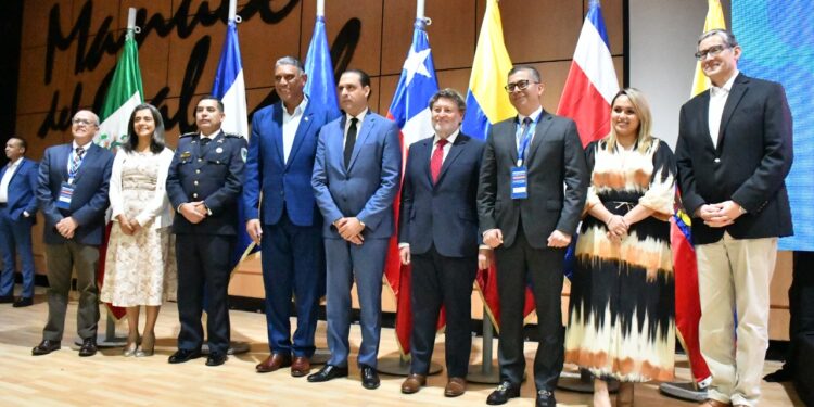 Finjus dice firma de pacto seguridad ciudadana está por encima de intereses políticos