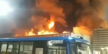 Al menos un muerto en un incendio en un centro comercial a las afueras de Moscú