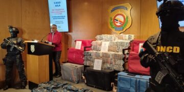 Incautan 197 paquetes presumiblemente cocaína en el AILA