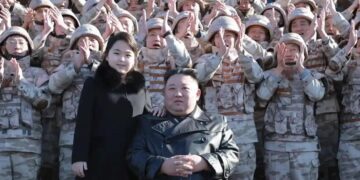 Corea del Norte prohíbe la risa, el alcohol y los cumpleaños durante una semana por el luto por Kim Jong Il