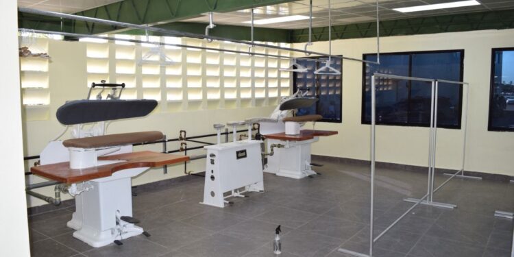 Soldados del Aire ya cuentan con lavandería y sastrería reinauguradas por el comandante general de la FARD