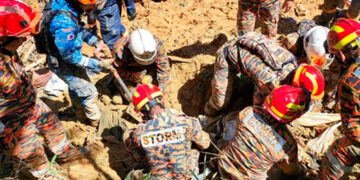 Ascienden a 26 los muertos tras una avalancha en un campin demuertos