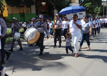 Policías Juveniles Comunitarios recorren calles de SDE promoviendo los valores