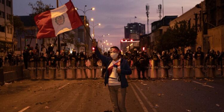 Gobierno peruano declara el estado de emergencia en todo el país durante 30 días