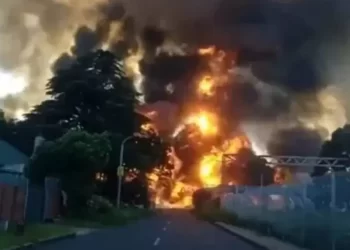 Asciende a 18 los muertos por la explosión de un camión cisterna en Sudáfrica