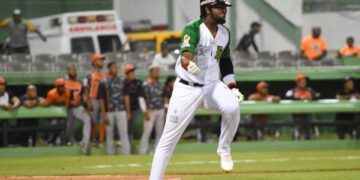 Jonrón de Rainer Núñez decide triunfo de Estrellas sobre Águilas