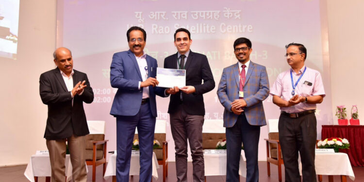 RD y la India avanzan en cooperación de tecnología en nanosatélites