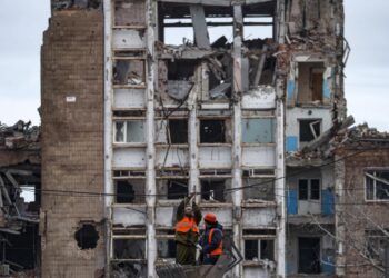 Nueve millones de ucranianos siguen sin electricidad y calefacción en plenas navidades