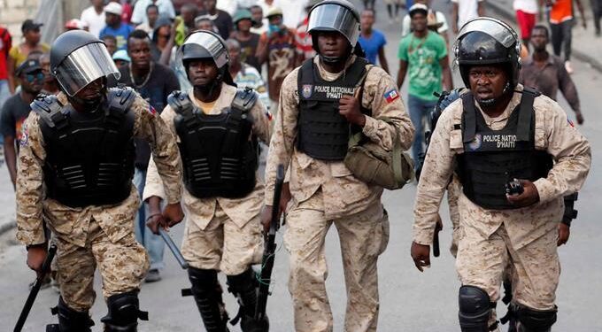 Seis policías son asesinados por bandas criminales en Haití
