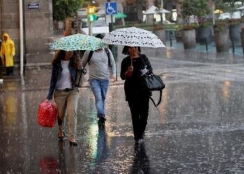 Lluvias débiles y pasajeras por débil vaguada