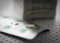 La FDA autoriza la venta de píldoras abortivas con receta médica en las farmacias de EE.UU.