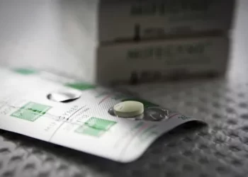 La FDA autoriza la venta de píldoras abortivas con receta médica en las farmacias de EE.UU.
