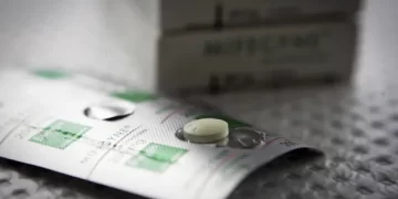La FDA autoriza la venta de píldoras abortivas con receta médica en las farmacias de EE.UU.
