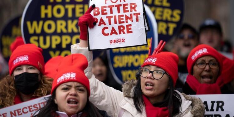 Desarticulan red que vendía títulos falsos de enfermería; se vendieron al menos 7,600