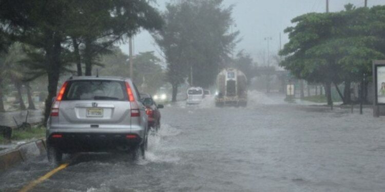 Aguaceros con tronadas y ráfagas de viento en varias provincias del país