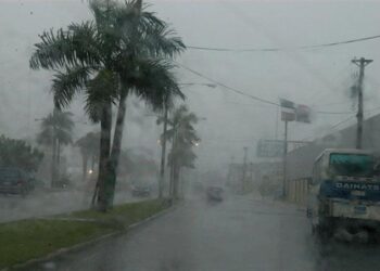 Aguaceros, tronadas y ráfagas de viento por sistema frontal