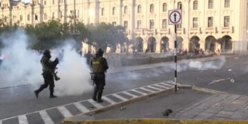 Muere un bebé a causa de los bloqueos de las carreteras en las protestas de Perú