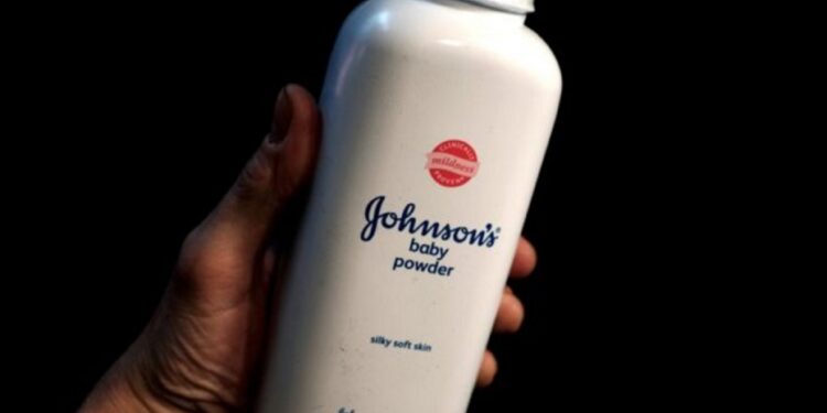 Corte niega a Johnson & Johnson usar la bancarrota para evitar demandas por talco ‘cancerígeno’ para bebés