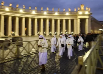 El Vaticano afina los detalles del funeral de Benedicto XVI mientras transcurre el final de la capilla ardiente