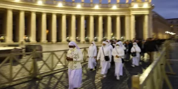 El Vaticano afina los detalles del funeral de Benedicto XVI mientras transcurre el final de la capilla ardiente