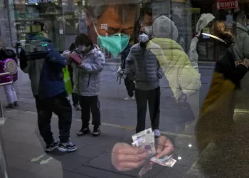 Beijing amenaza con responder a medidas 'inaceptables' contra el virus