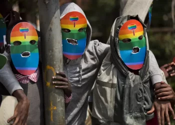 Hallan cuerpo de activista LGBTQ de Kenia en caja de metal