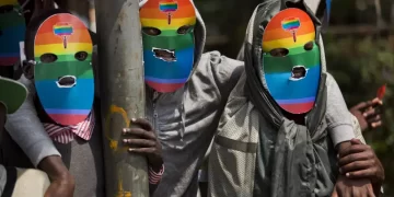 Hallan cuerpo de activista LGBTQ de Kenia en caja de metal