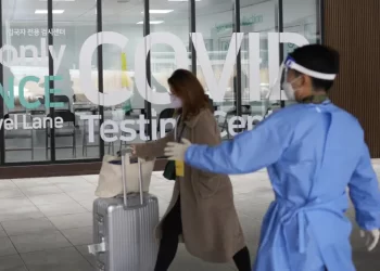 China suspende visas para surcoreanos en represalia por virus