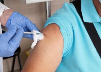 La OMS minimiza el peligro de miocarditis entre los vacunados contra la covid