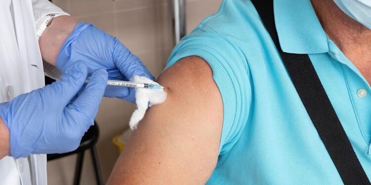 La OMS minimiza el peligro de miocarditis entre los vacunados contra la covid