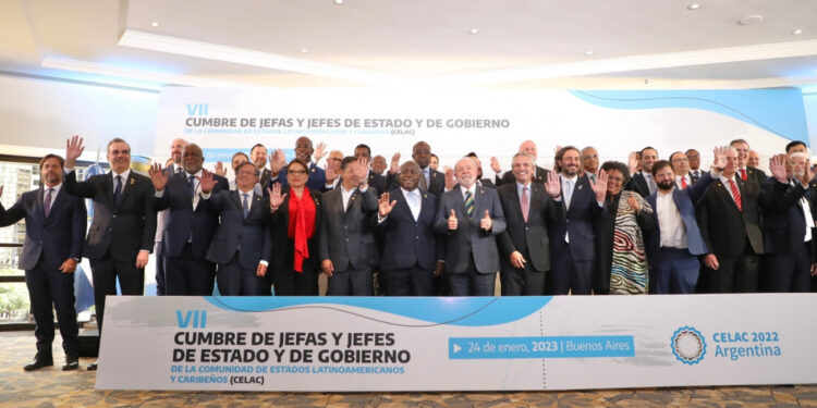 Presidente Abinader regresa de viaje a Argentina donde participó en Cumbre de la CELAC