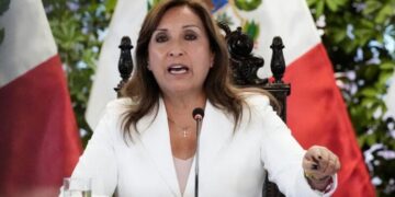 Dina Boluarte pide tregua para entablar diálogo tras decenas de muertes en protestas en Perú