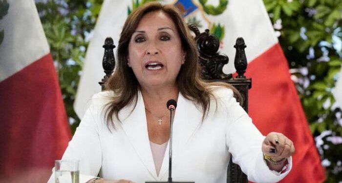 Dina Boluarte pide tregua para entablar diálogo tras decenas de muertes en protestas en Perú