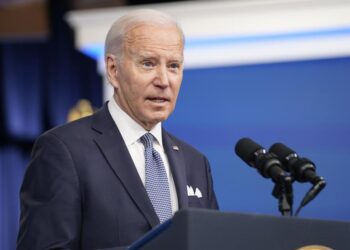Hallan más documentos confidenciales en casa de Joe Biden