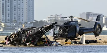 Chocaron dos helicópteros en una playa australiana: Cuatro muertos y tres heridos