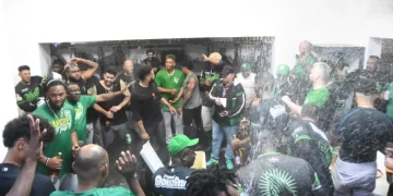 Estrellas avanzan a la final luego de eliminar a las Águilas en base a jonrones