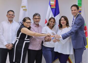 Gobierno entrega primeros cheques del Fondo Nacional para Niñez y Adolescencia con Discapacidad