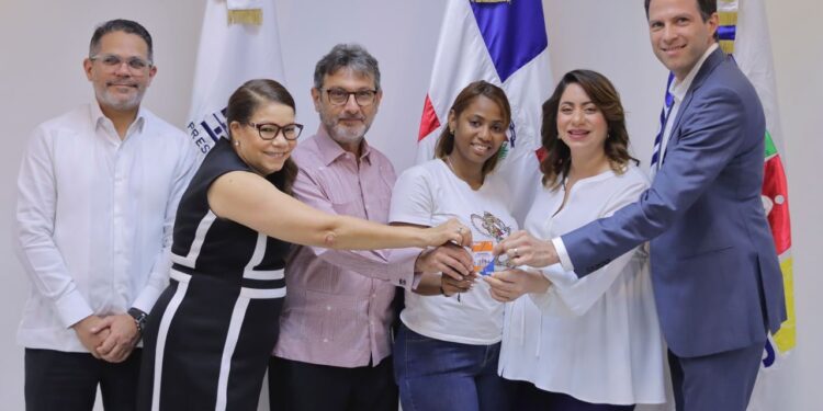 Gobierno entrega primeros cheques del Fondo Nacional para Niñez y Adolescencia con Discapacidad