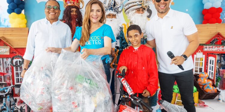 Miles de familias acudieron a la tercera version de Plásticos por Juguetes