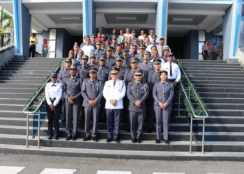 Policía conmemora 20 aniversario de cuarta promoción de POLITUR