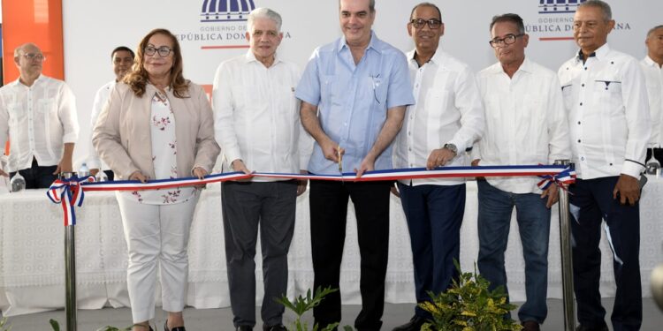 Abinader encabeza acto inaugural remodelación autopista Santiago-Navarrete
