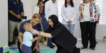 La primera dama y la directora del Inaipi aperturan servicios en CAIPI de Nagua